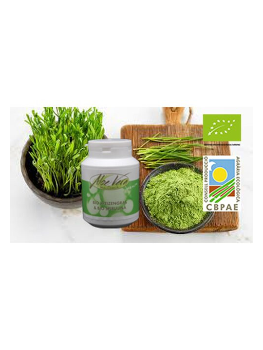 Organic wheatgrass with organic spirulina capsules